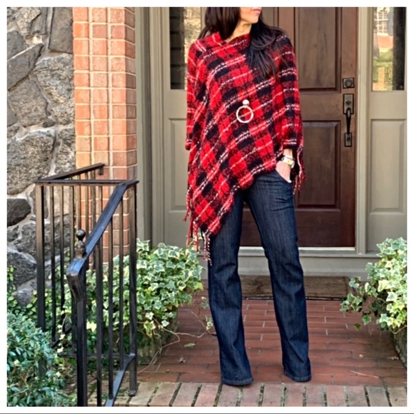 ✨LAST ONE ✨Red plaid fringe knit poncho - Picture 2 of 8